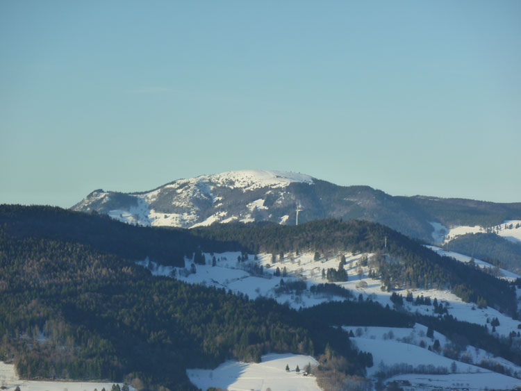Berg Belchen im Schwarzwald vom Aussichtsturm Hohe M&ouml;hr