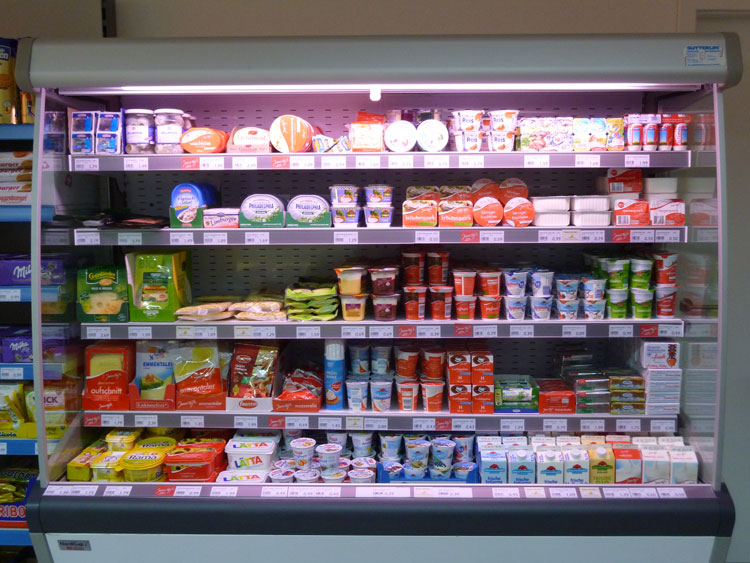 K&uuml;hlregal im Schwarzwald Dorfladen Gersbach