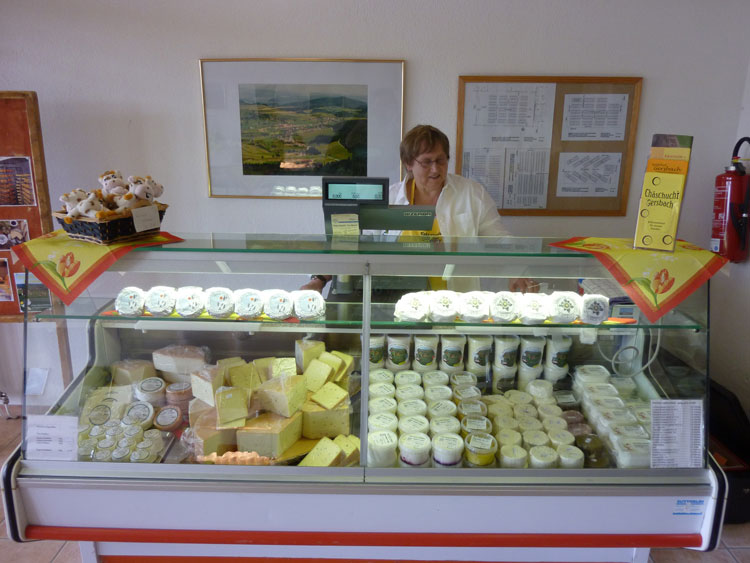 Schwarzwald K&auml;se Verkaufsstand Ch&auml;s-Chuchi Gersbach
