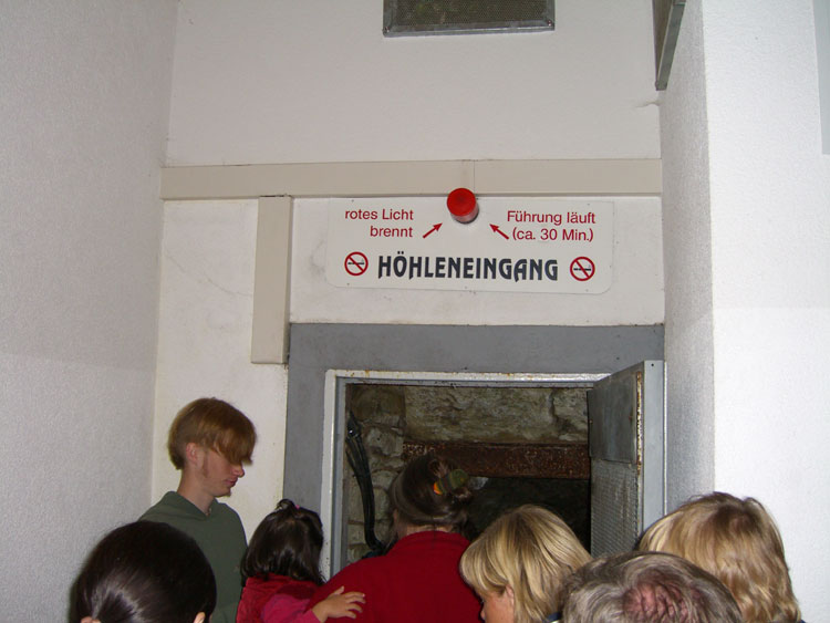 Erdmannsh&ouml;hle: Tropfsteinh&ouml;hle Eingang