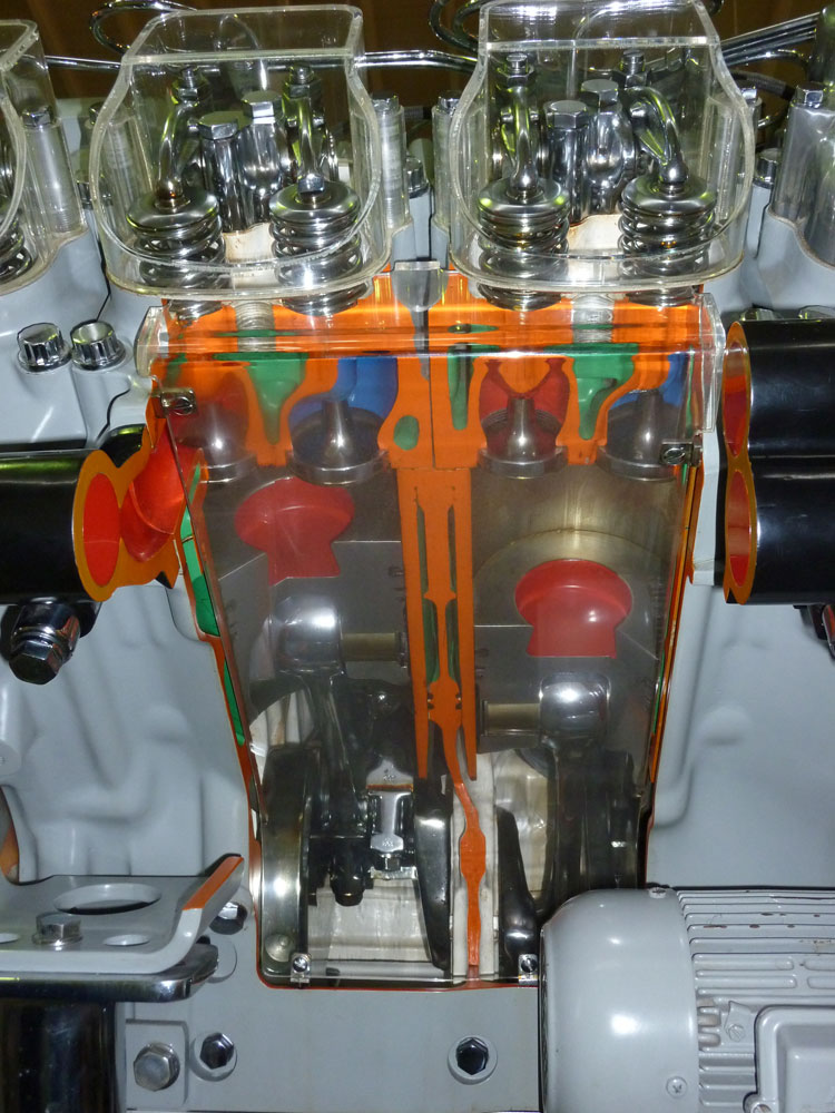 Motormodell mit Zylinder und Ventilen