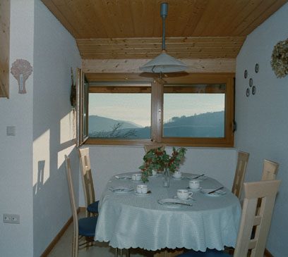 Esstisch Essecke Ferienwohnung Schwarzwaldurlaub Gersbach Naturpark S&uuml;dschwarzwald